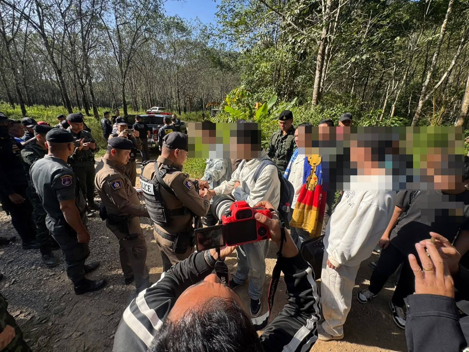 แตกกระเจิง! "KNU" ส่งมอบ 23 สแกมเมอร์จีนเทา หนีตายจาก KK Park ให้ไทย พร้อมยึดมือถือ 600 เครื่อง