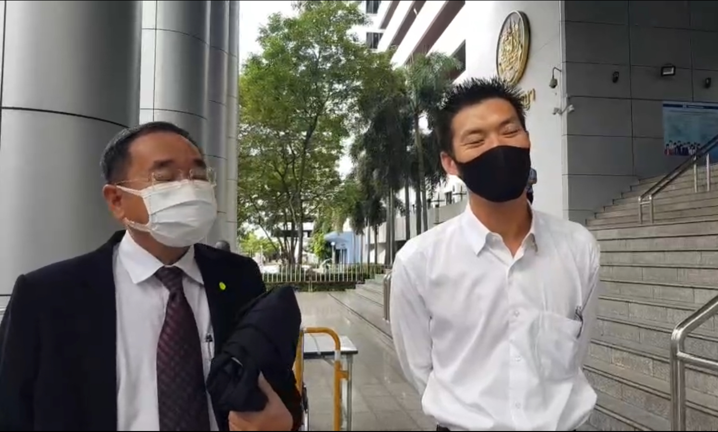 อัยการยื่นฟ้อง "ธนาธร" คดีหมิ่นสถาบัน ปม"วัคซีนพระราชทาน"