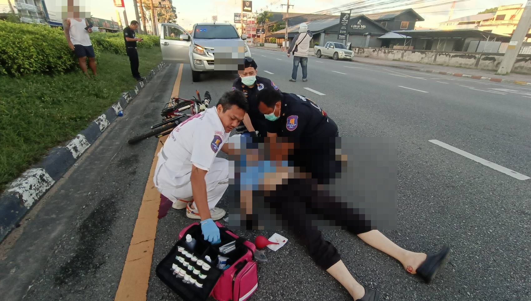 หนุ่มขับกระบะเอื้อมหยิบของพริบตาเดียวชนชายวัย82ปั่นจักรยานดับ