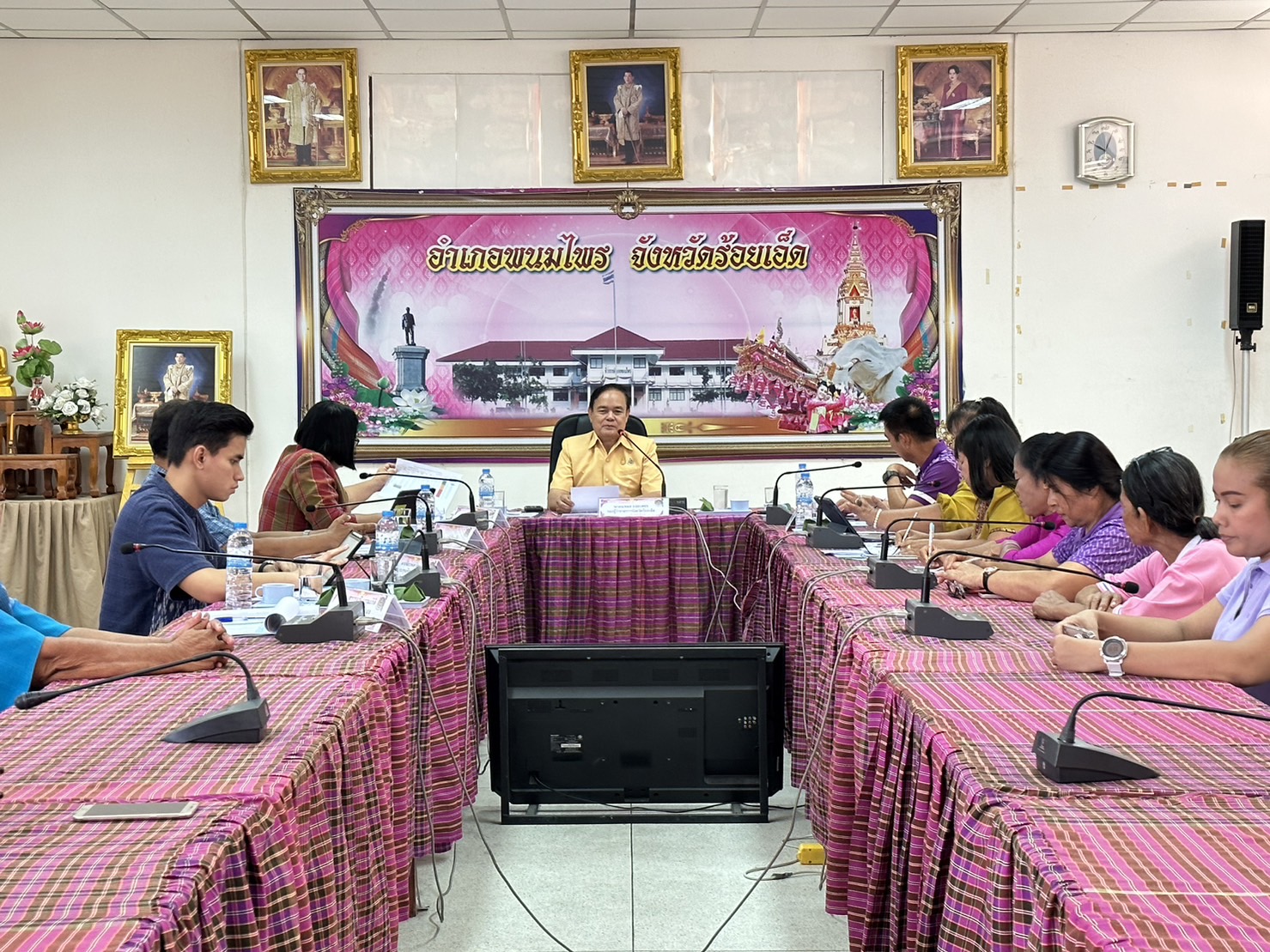 รองผู้ว่าฯร้อยเอ็ดลงพื้นที่เร่งรัดติดตามหนี้ค้างชำระกองทุนพัฒนาบทบาทสตรี ปี 2567