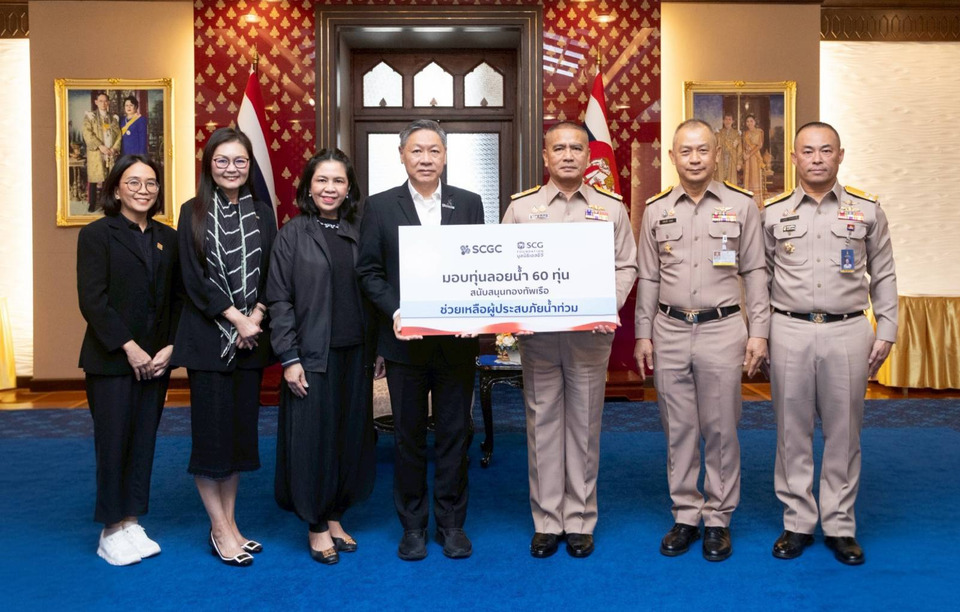 SCGC–มูลนิธิเอสซีจี มอบ “ทุ่นลอยน้ำคุณภาพสูง” ให้กองทัพเรือ ใช้เป็น “แพกู้ภัย” สนับสนุนภารกิจช่วยผู้ประสบภัยภาคใต้