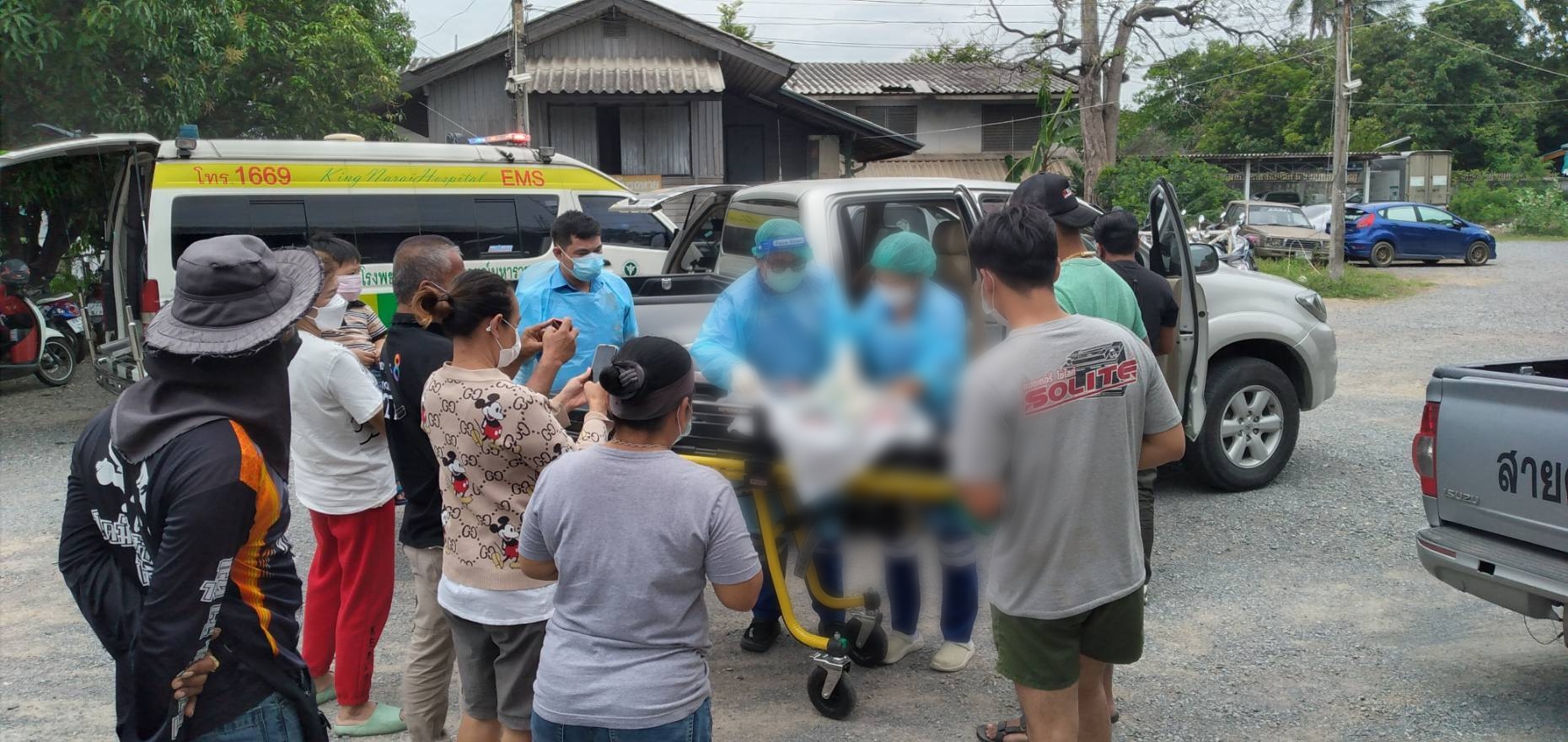 "ทีมกู้ชีพ-มูลนิธิร่วมกตัญญู" ทำคลอดหญิงท้องแก่ไปไม่ถึงโรงพยาบาล