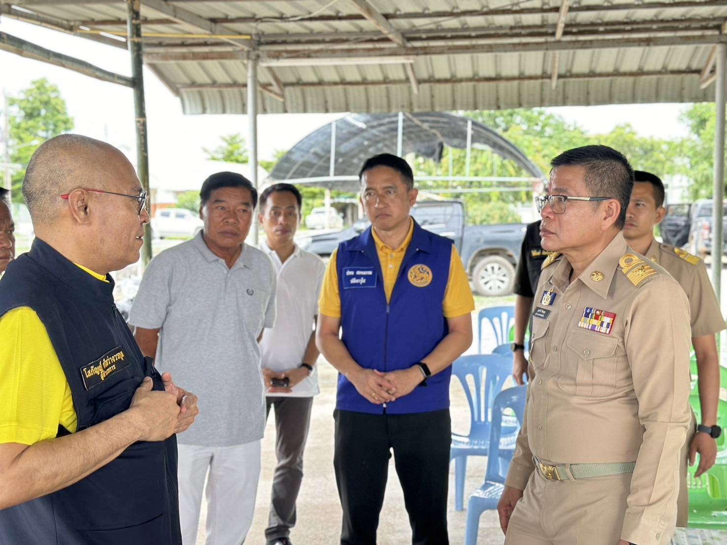 ผู้ว่าฯสุโขทัยนำหน่วยงานที่เกี่ยวข้องลงพื้นที่ตรวจสถานการณ์และเฝ้าระวังสถานการณ์น้ำ