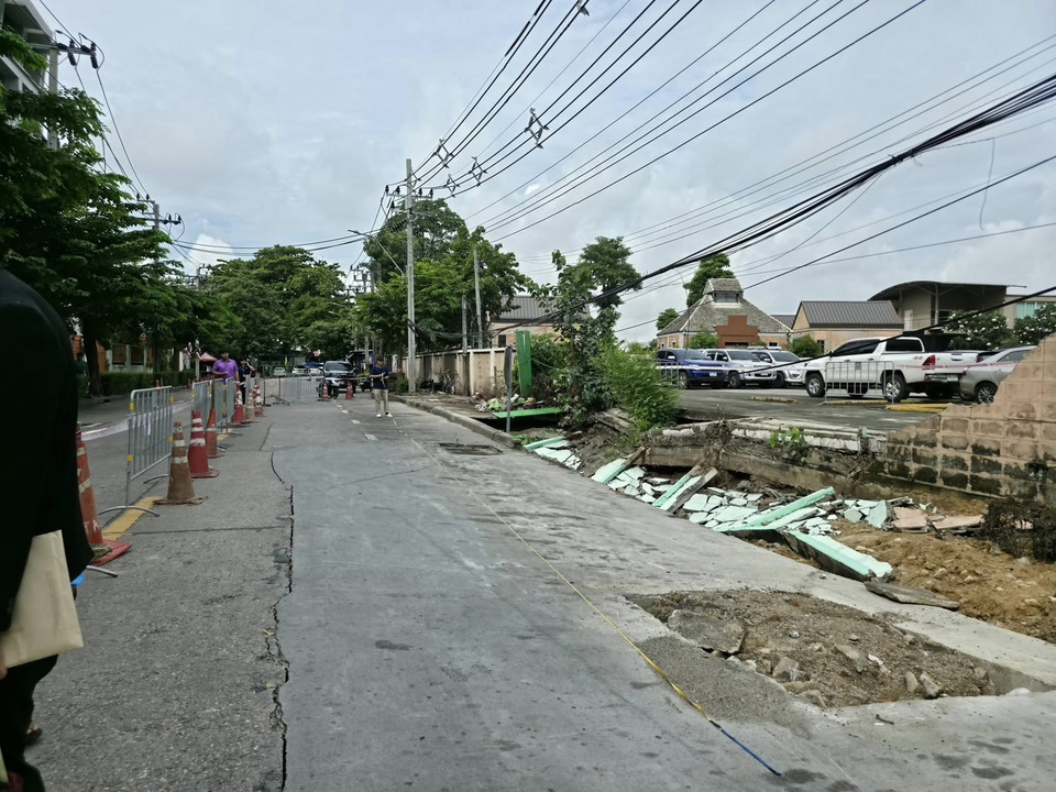 "ชัชชาติ" ตรวจถนนทรุดบางคอแหลม ยันไม่กระทบประชาชน สั่งซ่อมเสร็จใน 3 วัน