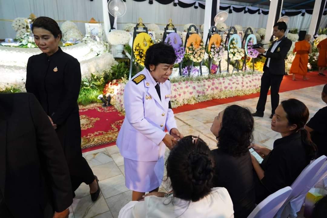 สว.นวลนิจ ร่วมสวดพระอภิธรรมศพ ครู-นักเรียน รถบัสไฟไหม้ 