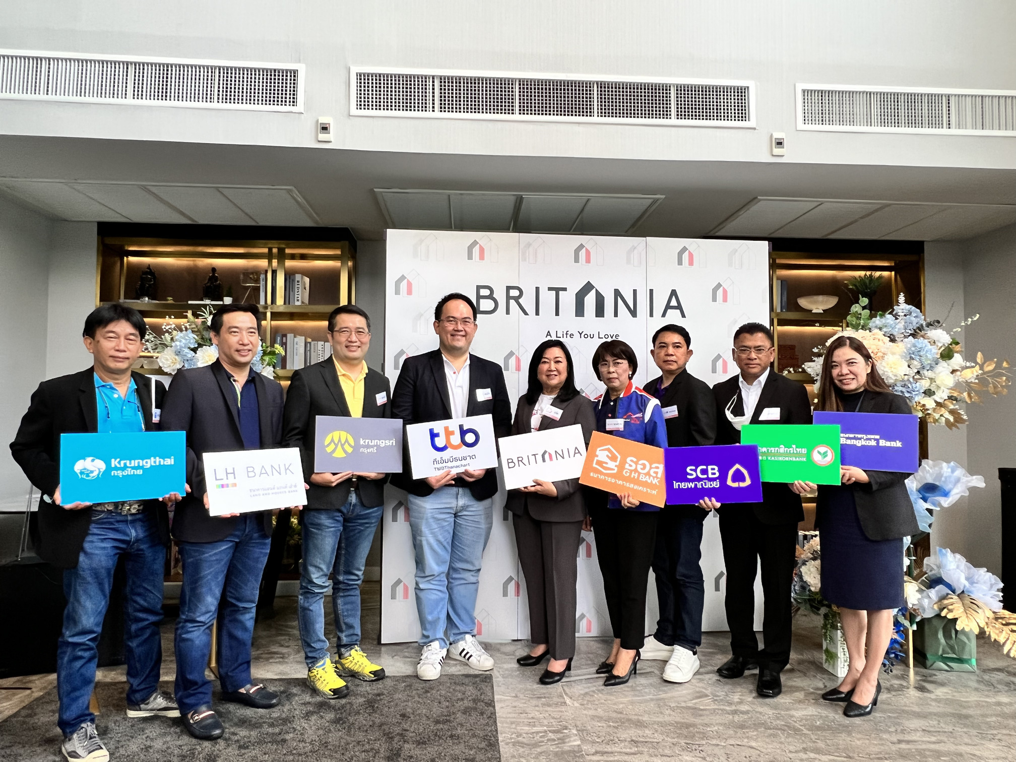 “BRI” เปิดบ้านต้อนรับผู้บริหารจาก 8 ธนาคารพันธมิตร แนะนำโครงสร้างองค์กรใหม่-แผนธุรกิจครึ่งปีหลัง      ​    ​ 