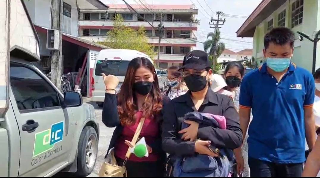 พ่อ-แม่ จุดธูปเรียกวิญญาณน้องจีฮุน เหยื่อเสียชีวิตในรถรับส่งนักเรียน