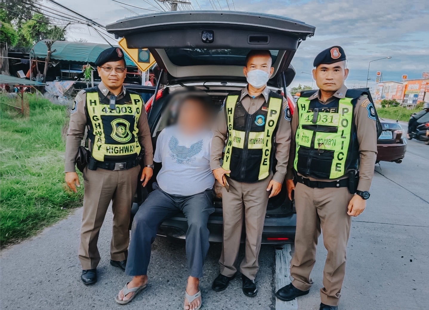 ตำรวจประเดิมใช้อุปกรณ์ Stop Stick ครั้งแรกสกัดจับคนร้าย ขณะขนยาบ้ากว่า 4 ล้านเม็ด บนถนนมิตรภาพ จ.ขอนแก่นได้ทันควัน