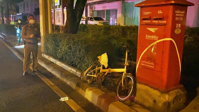 เศร้า!! สาวขับรถยนต์พุ่งชนคนปั่นจักรยานแยกพระราม4 ดับคาที่