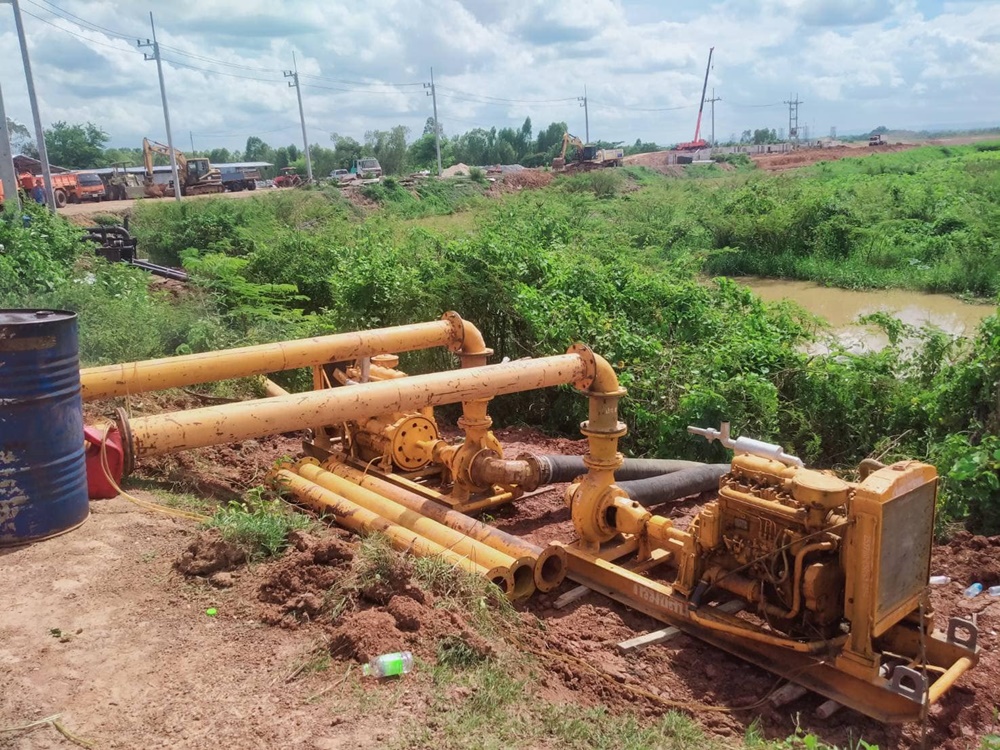 ส่วนเครื่องจักรกล  สชป.5-โครงการส่งน้ำฯกุมภวาปี รุดติดตั้งเครื่องสูบน้ำ ช่วยพื้นที่นาข้าวน้ำท่วมขัง