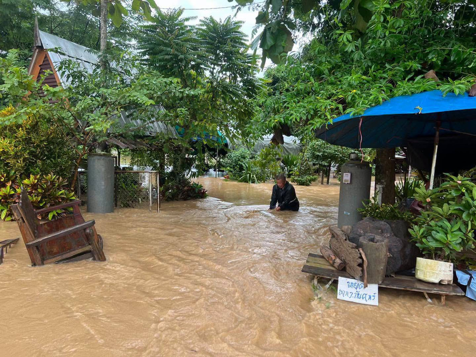 วิกฤตหนัก! น้ำป่าถล่มดอยหลวง เชียงราย ทะลัก 2 หมู่บ้าน มวลน้ำจ่อท่วมทุ่งกวาง เตือนยกของขึ้นที่สูงด่วน