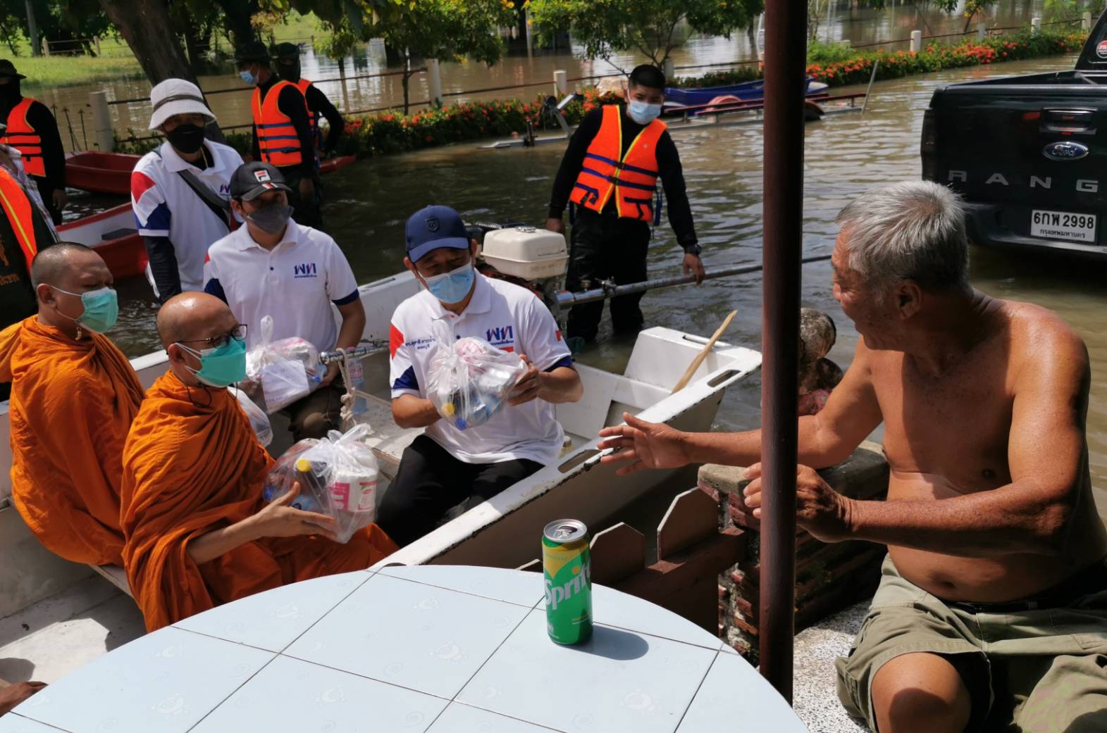อดีต สส.เพื่อไทย ตั้งศูนย์ช่วยเหลือน้ำท่วมคนบ้านหมี่