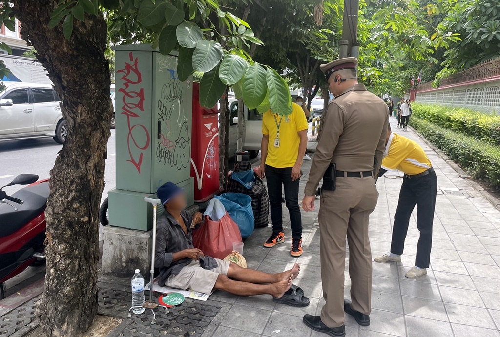 ตำรวจพญาไท ระดมพลกวาดล้างขอทาน-คนเร่ร่อน