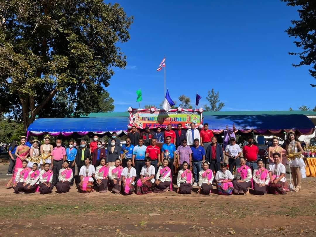 ปธ.สภาอบจ.ยโสธรเดินสายให้กำลังใจและร่วมกิจกรรมการแข่งขันกีฬาต้านยาเสพติด