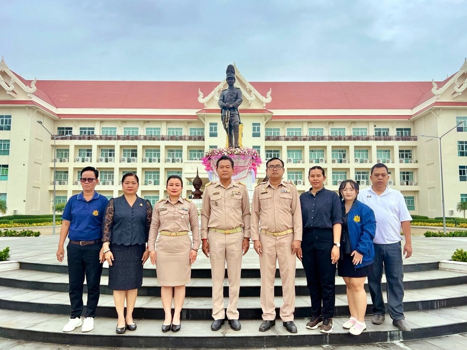 ผอ.ทสจ.กาฬสินธุ์กราบสิ่งศักดิ์สิทธิ์ก่อนรับตำแหน่งใหม่ ผอ.สำนักป่าไม้ที่ 4
