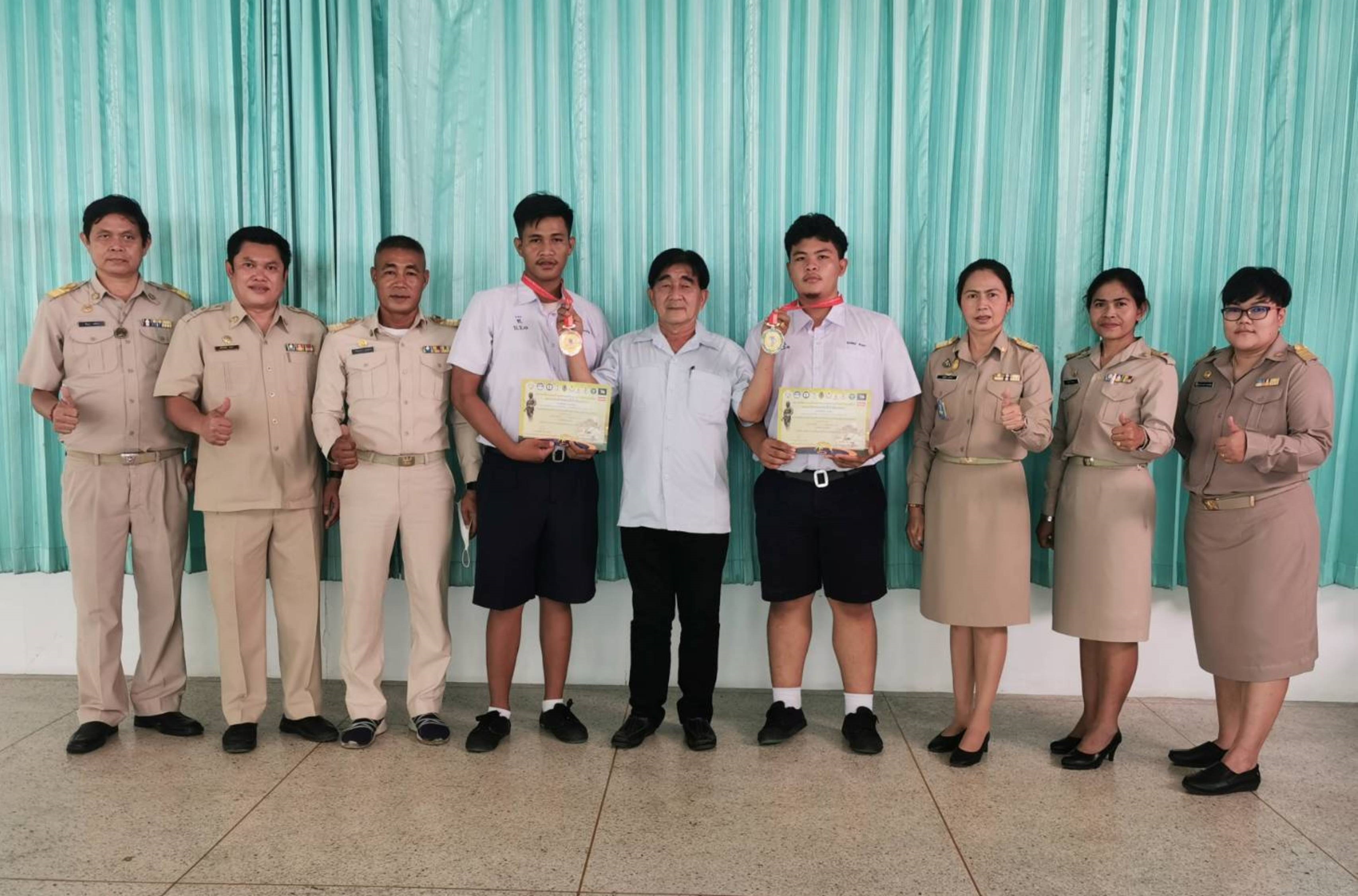 “รองแพะ” ร่วมแสดงความยินดี นักเรียน สังกัด ทม.บุรีรัมย์ คว้าเหรียญทอง-ทองแดง กีฬามวยปล้ำ 