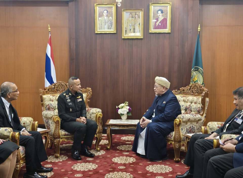 แม่ทัพภาคที่ 4 เข้าเยี่ยมคารวะท่านจุฬาราชมนตรี  พร้อมหารือแนวทางความร่วมมือสนับสนุนกิจกรรม