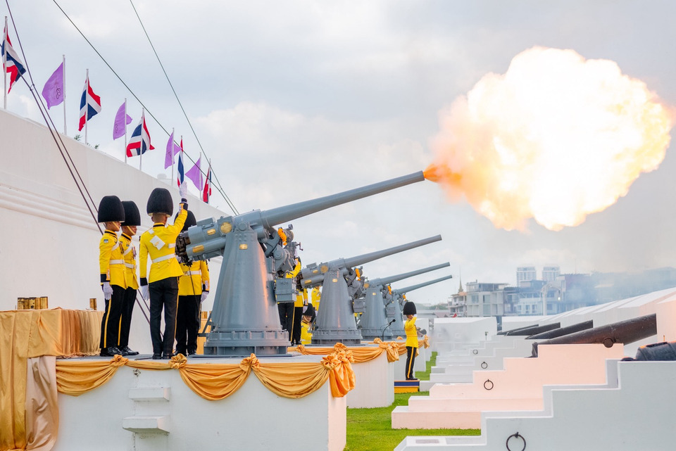 “กองทัพเรือ”ยิงสลุตหลวงเฉลิมพระเกียรติ เนื่องในโอกาสพระราชพิธีเฉลิมพระชนมพรรษา 4 รอบ สมเด็จพระนางเจ้าฯ พระบรมราชินี