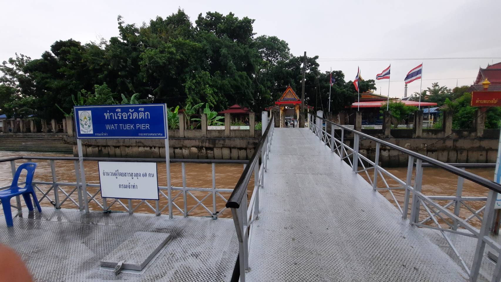 ยกของขึ้นสูง ชุมชนริมน้ำตำบลบางไผ่กว่า 3 พันหลังคาเรือนเจอน้ำทะเลหนุนสูงกว่าทุกปี 