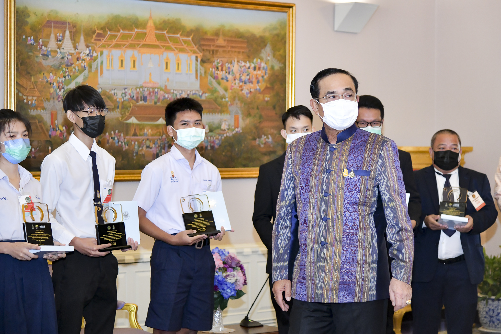 "นายกฯ" มอบรางวัลประกวดภาพถ่าย "บันทึกคนไทย หัวใจไม่เคยท้อ" ชื่นชมคนไทยร่วมมือร่วมใจกันช่วงวิกฤติโควิด