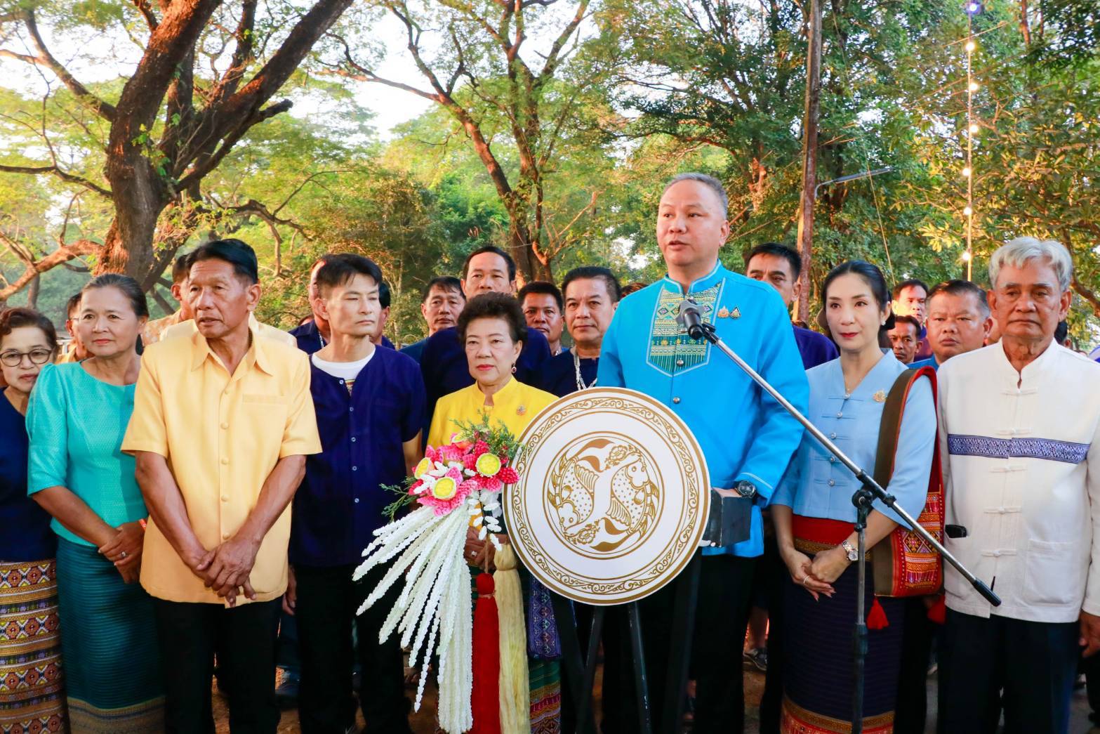 เริ่มแล้วยิ่งใหญ่อลังการ งานย้อนอดีตศรีสัชนาลัย นุ่งผ้าไทย ใส่เงิน ทองลายโบราณ ประจำปี 2567    