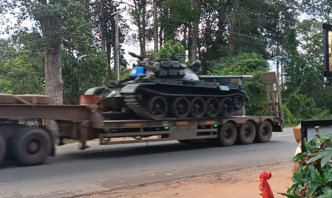 ด่วน! "ทหารกัมพูชา" เคลื่อนรถถัง T-55 หลายคัน มุ่งหน้าชายแดนไทย ท่ามกลางสถานการณ์ตึงเครียด (มีคลิป)
