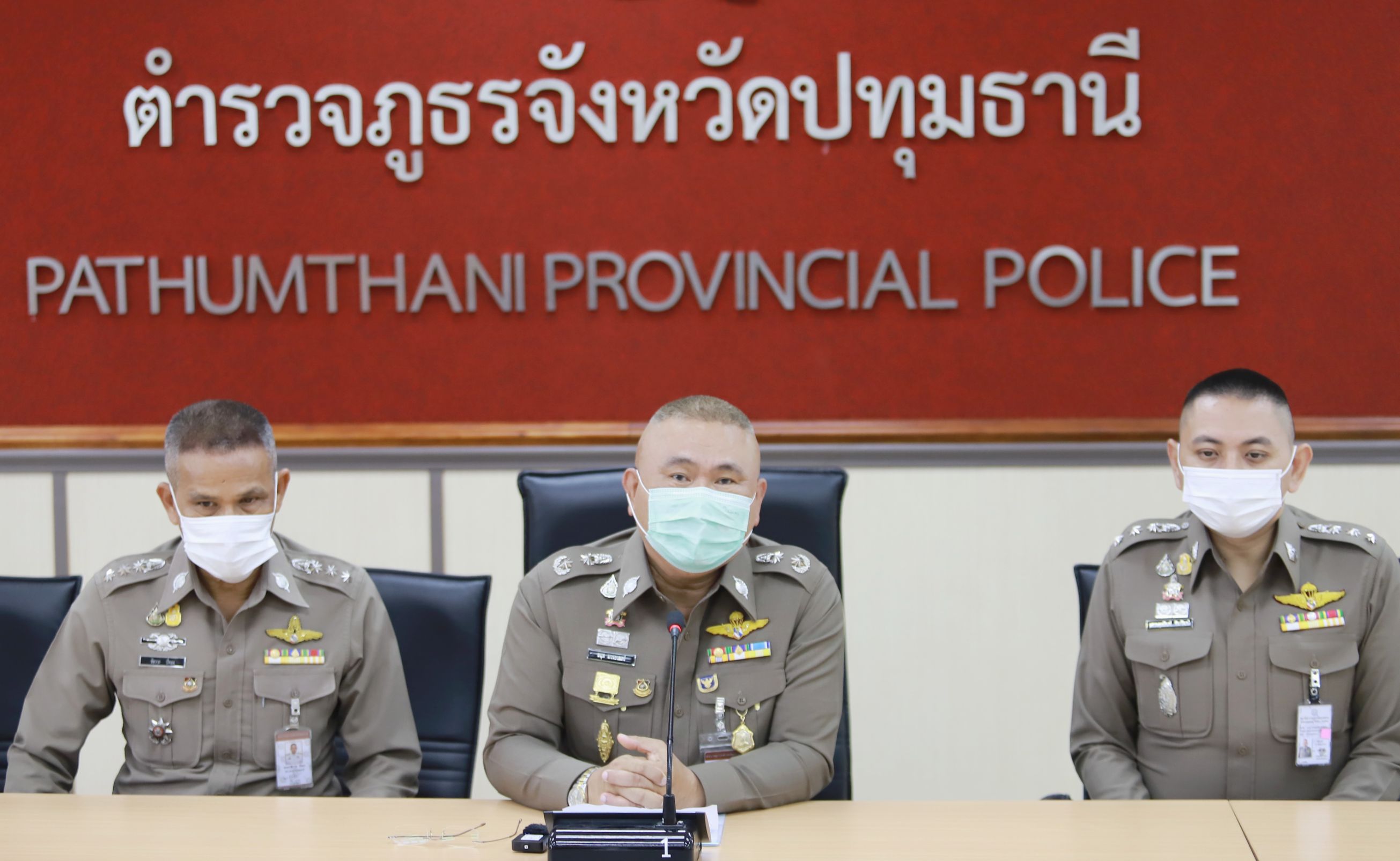 "ผู้การปทุมฯ" แถลงออกหมายจับ 6 แกนนำ “ธรรมศาสตร์จะไม่ทน” แจ้ง 6 ข้อหาหนัก 