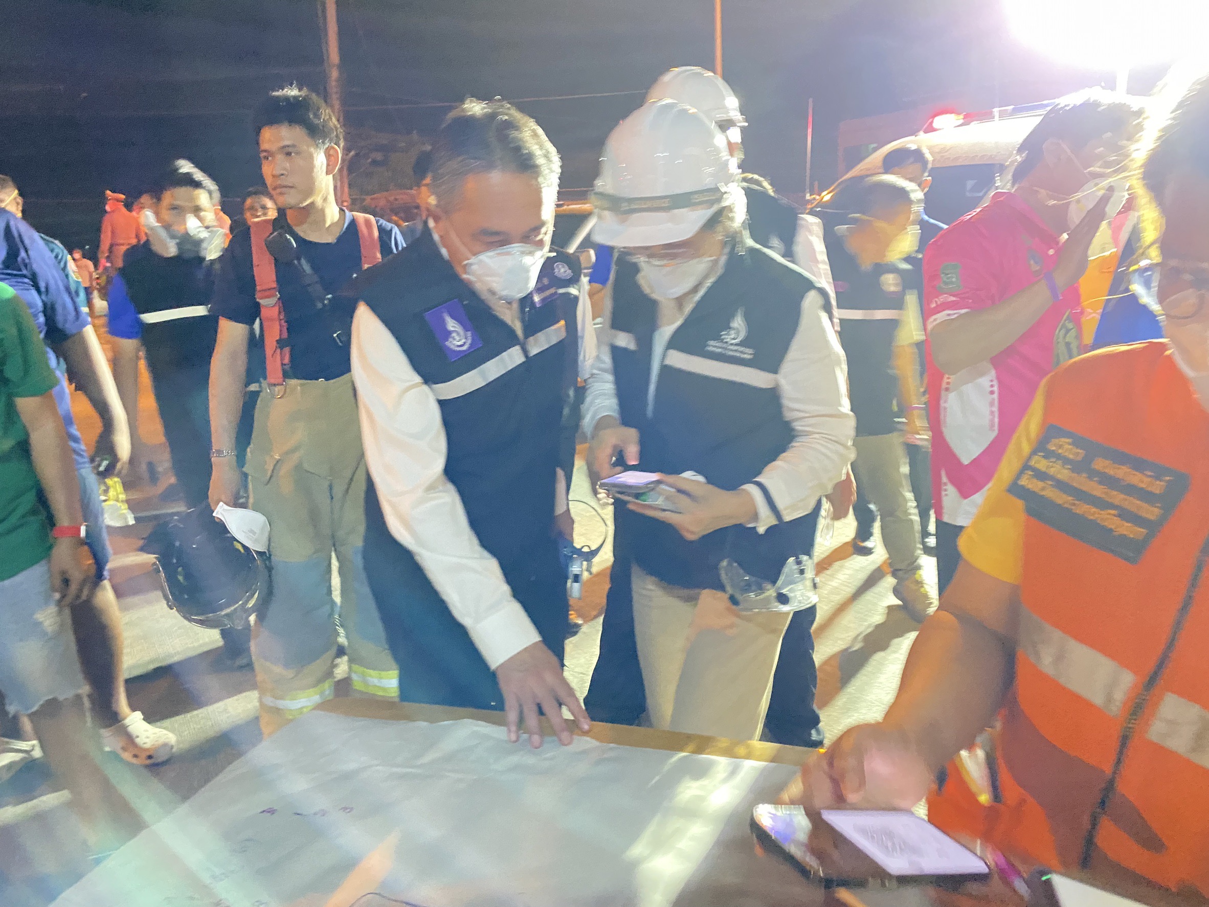 อธิบดีกรมโรงงานฯ ลงพื้นที่ตรวจติดตามเหตุเพลิงไหม้ซ้ำ โกดังเก่าภาชี อยุธยา