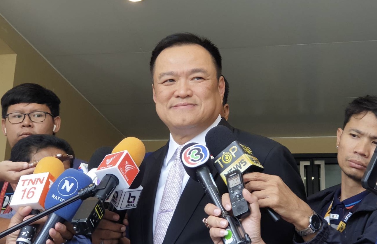 "อนุทิน" เผย "เพื่อไทย" ประสานคุยแบ่งเก้าอี้รมต.แล้ว ไม่ตอบข่าวโดนเบรคนั่งกระทรวงเดิม รอฟังชัดเจนจากทีมเจรจา
