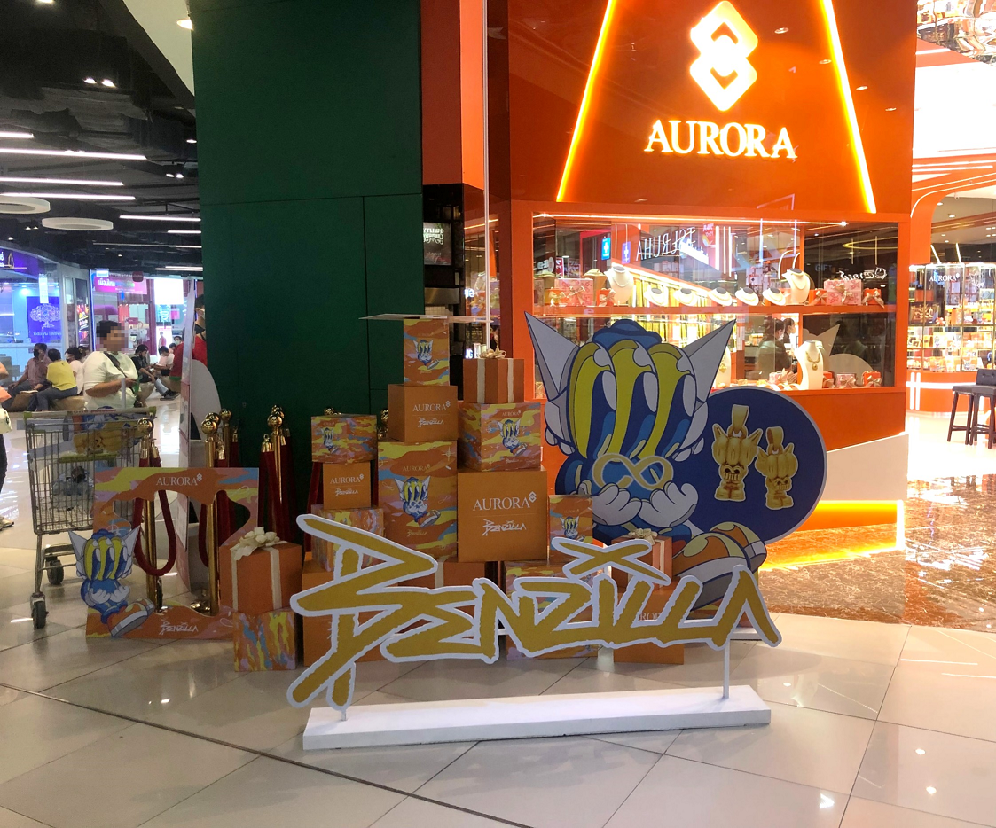 ปรากฏการณ์แห่รับทองคำตั้งแต่ตี 5  กับ “AURORA x BENZILLA” คอลเลคชั่นอาร์ตสุดฮอตแห่งปี  