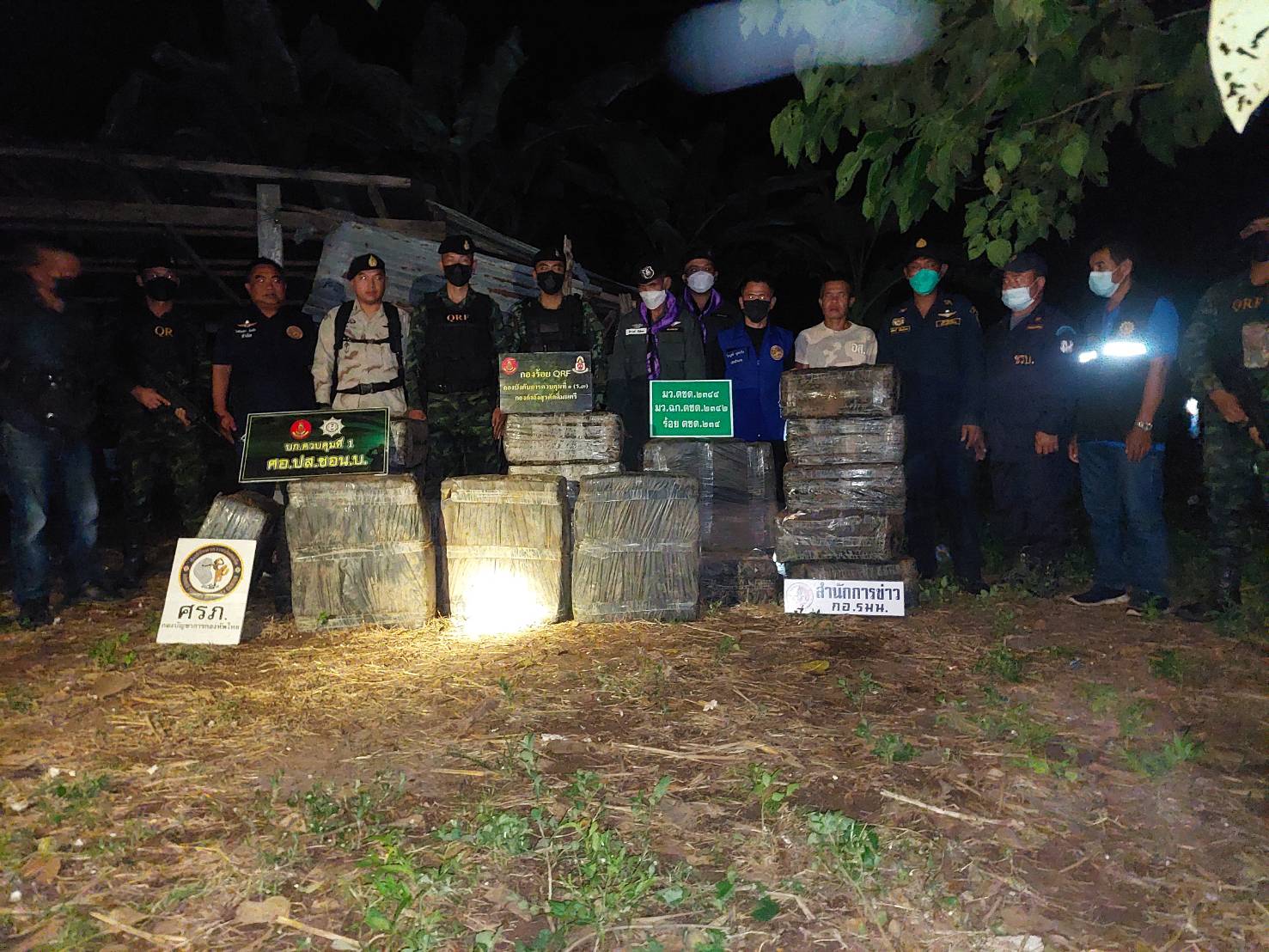 กกล.สุรศักดิ์มนตรี  ตรวจยึดกัญชาอัดแท่ง ไม่ผ่านกระบวนการทางศุลกากร กว่า 20 กระสอบ