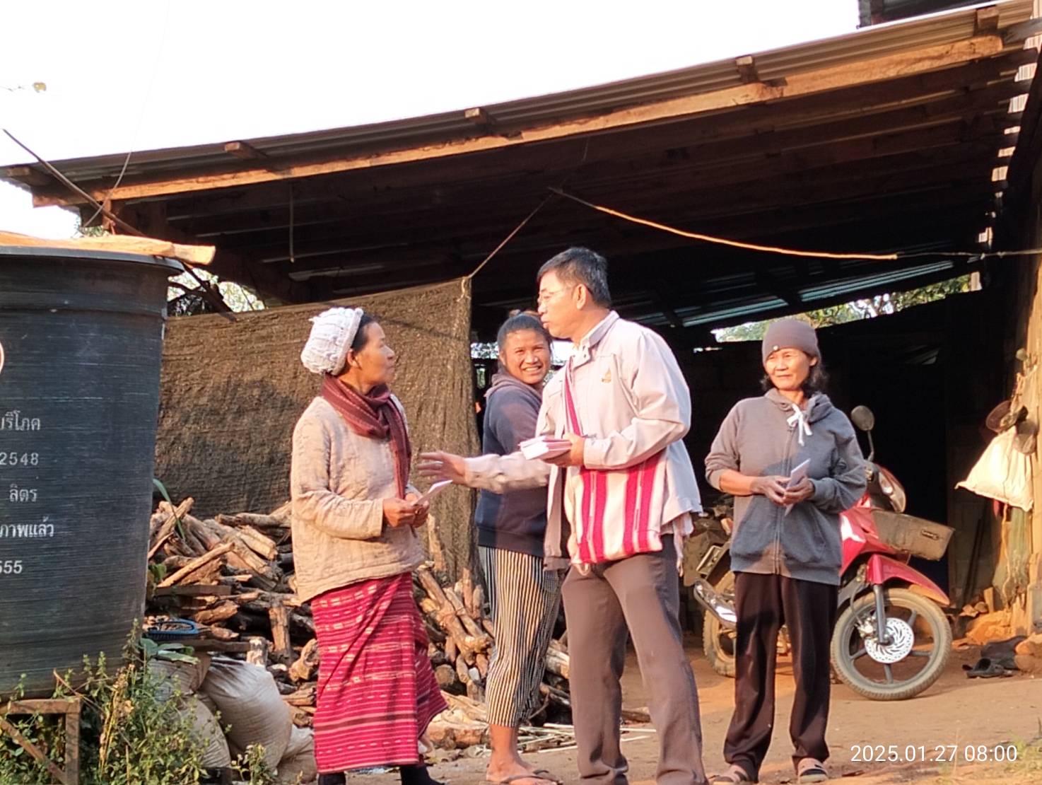 ผู้สมัครรับเลือกตั้งนายกฯอบจ.แม่ฮ่องสอนลงพื้นที่เคาะประตูบ้านโค้งสุดท้าย