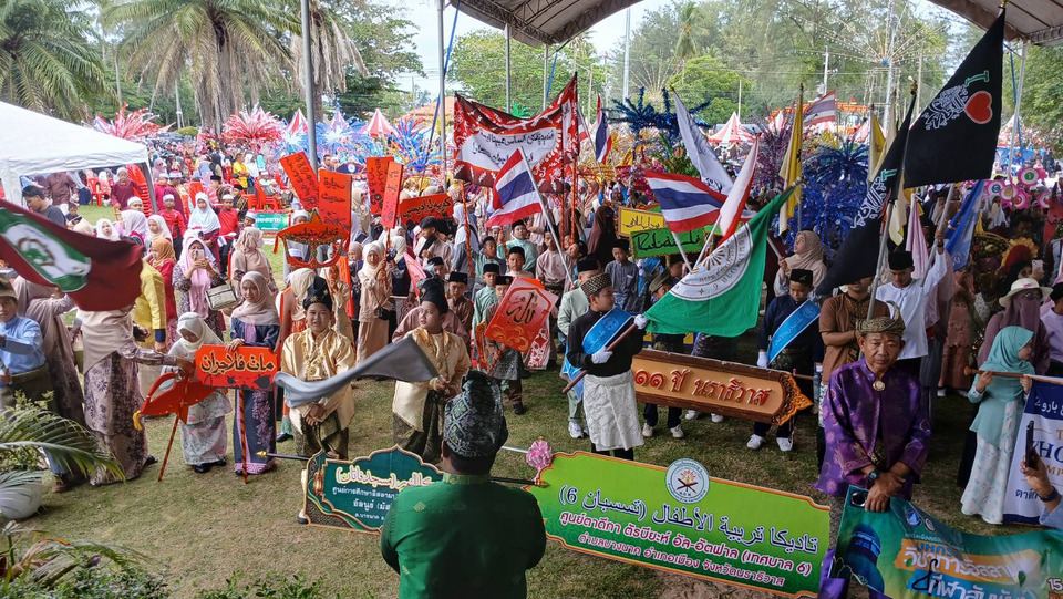นายกเมืองนราธิวาสเปิดมหกรรมอิสลาม–กีฬาสัมพันธ์ ดึง 13 โรงเรียนร่วมงาน หาดนราทัศน์คึกคัก