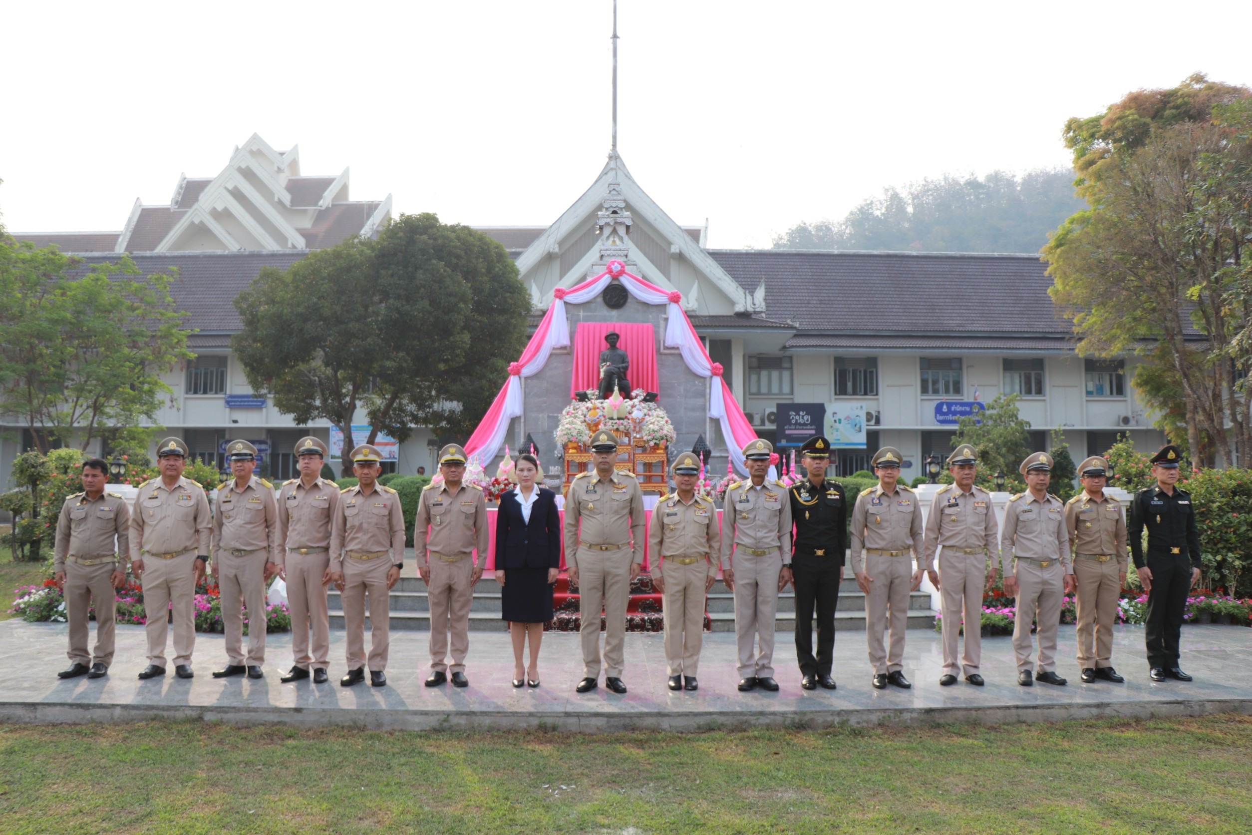 แม่ฮ่องสอน จัดพิธีถวายราชสักการะ พระบาทสมเด็จพระจุลจอมเกล้าเจ้าอยู่หัว รัชกาลที่ 5 เนื่องในวันท้องถิ่นไทย