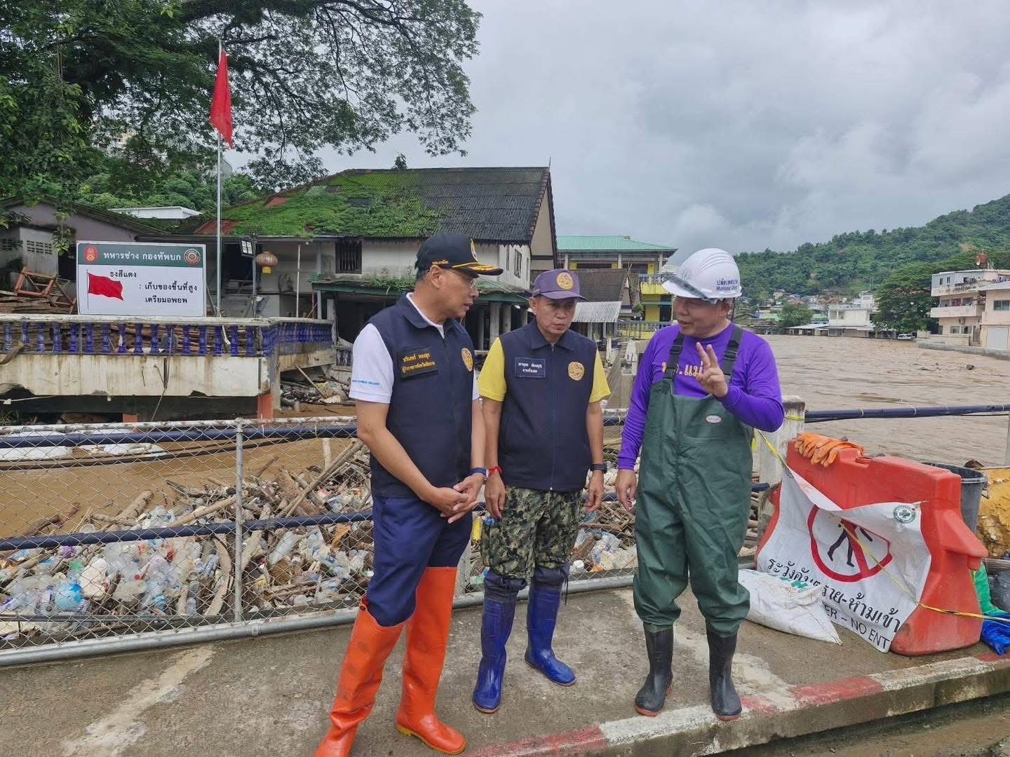 ผู้ว่าฯเชียงรายลงพื้นที่แม่สายบัญชาการเหตุการณ์น้ำท่วมพร้อมสั่งเร่งอพยพประชาชนและจัดการสิ่งกีดขวางทางน้ำ