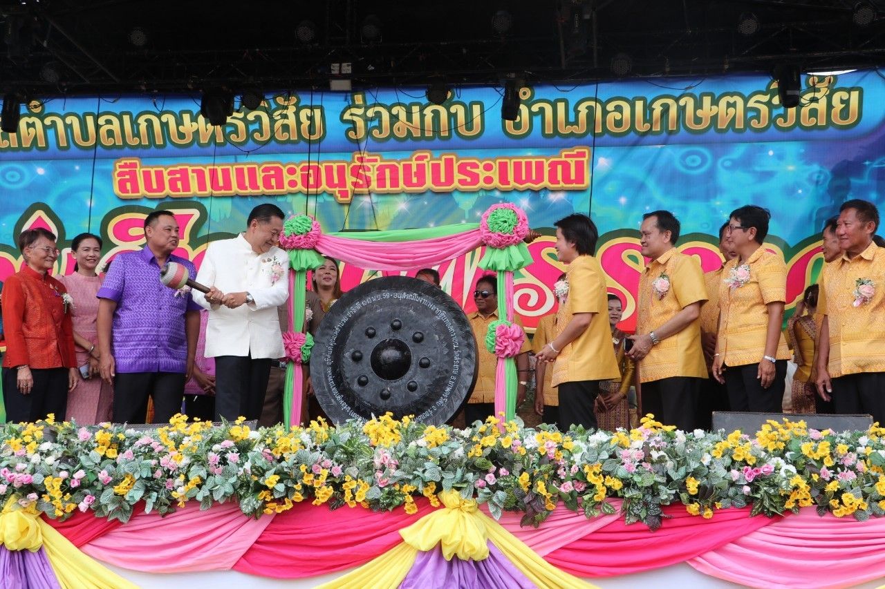 ผู้ว่าฯร้อยเอ็ด เปิดงานประเพณีแห่เทียนพรรษา อำเภอเกษตรวิสัย ประจำปี 2567 