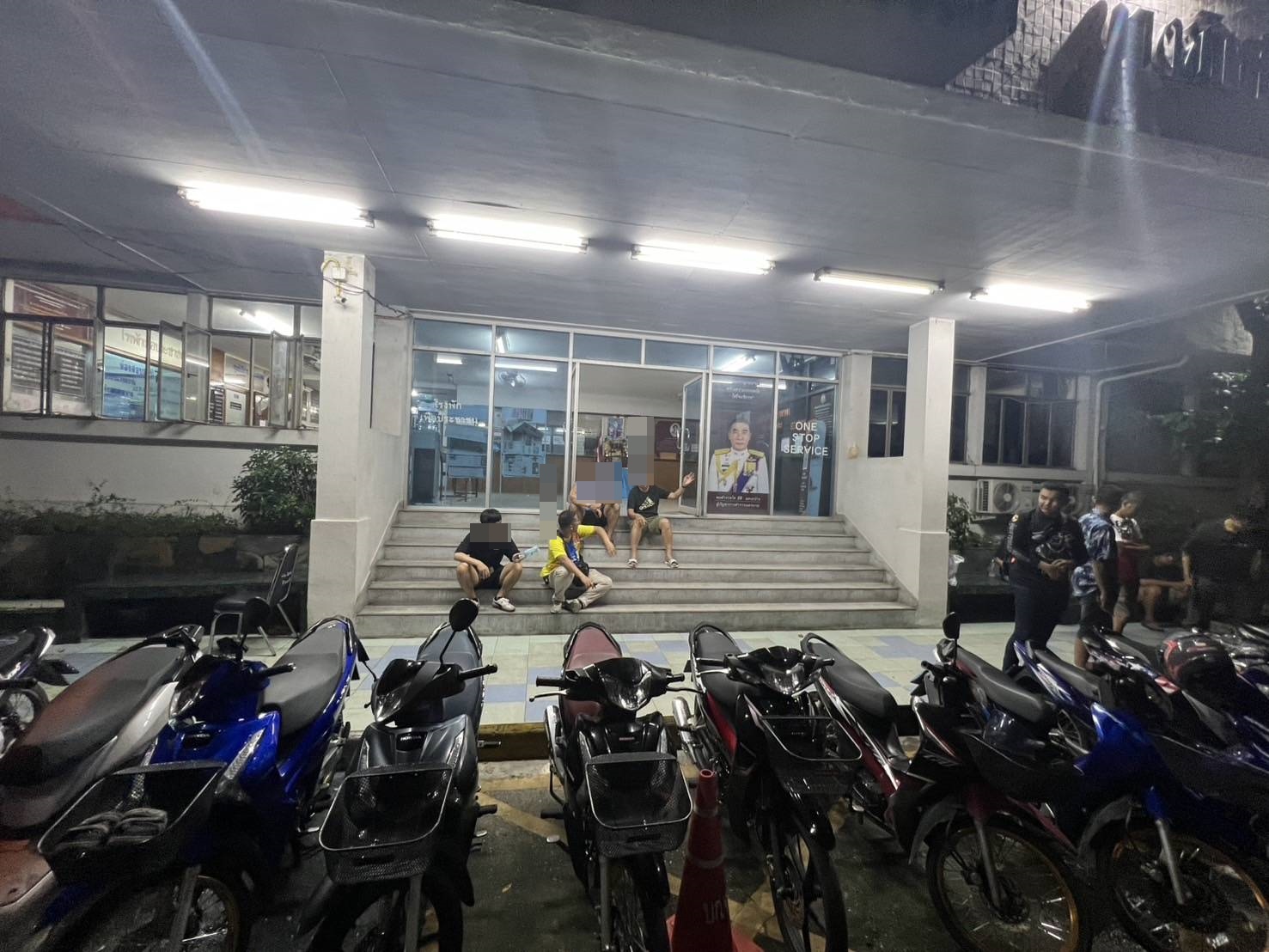 จับแก๊งขับจยย.ซิ่งทั้งหมด 68 คันบนถนนวิภาวดีรังสิตหลังพบเบาะแสนัดรวมตัวก่อนจะนำตัวส่งศาลให้พิจารณาคดี