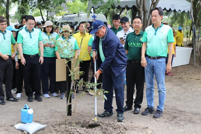 ชาว มก. ปลูกป่าเพิ่มการดูดซับคาร์บอน สู่เป้าหมายความเป็นกลางปี 2035