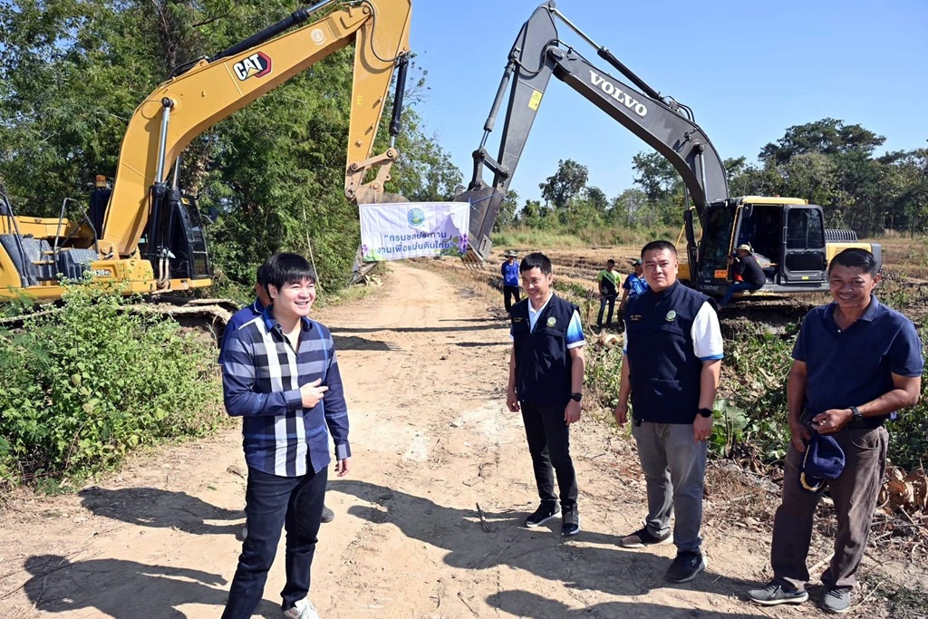 สชป.4 ขุดลอกคลอง อ.พรานกระต่าย เพิ่มประสิทธิภาพการระบายน้ำ
