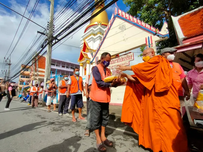คุณพระช่วย! "วัดชนาธิปเฉลิม" จ.สตูล มอบข้าวสารอาหารแห้ง   บรรเทาทุกข์วินมอร์เตอร์ไซด์-กลุ่มอาชีพที่ได้รับผลกระทบโควิด19  