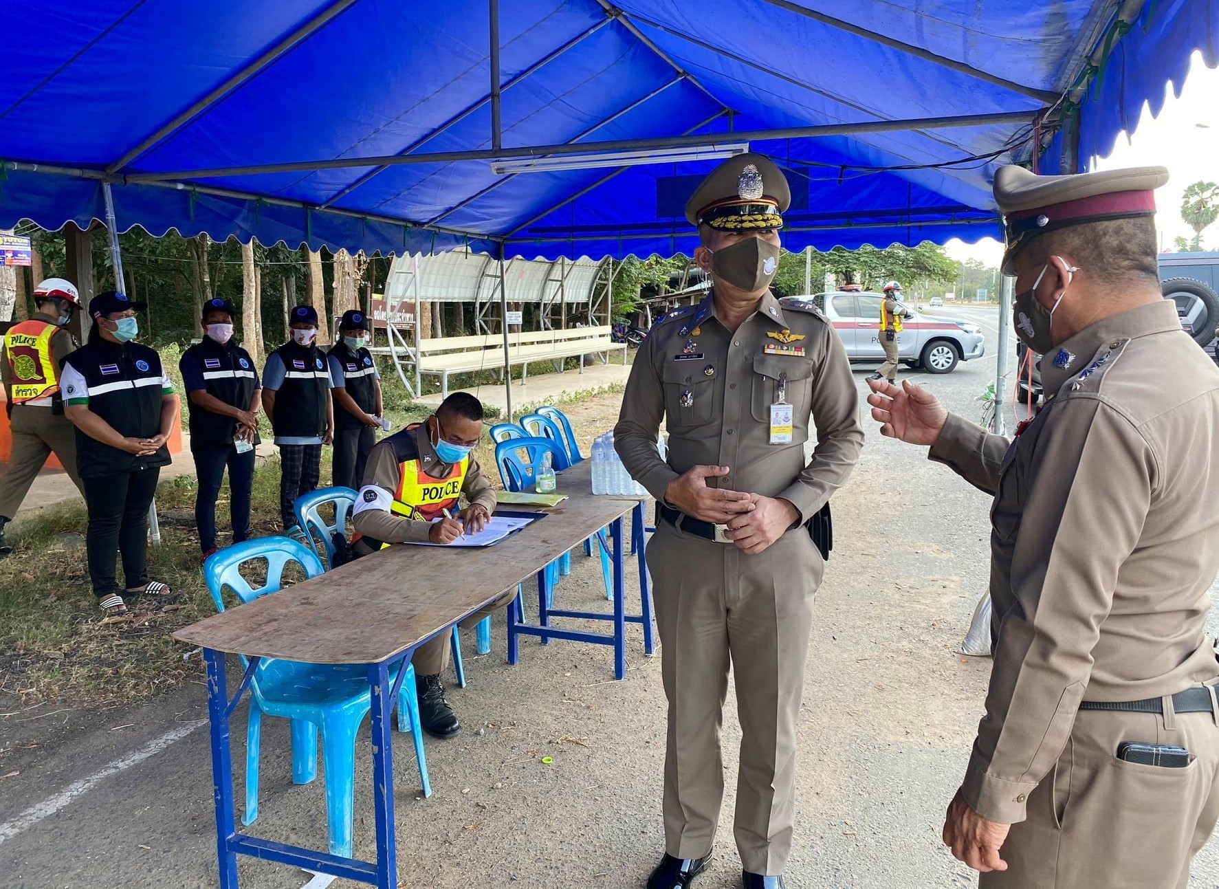 “บุรีรัมย์” ยกระดับเข้ม ตั้งด่านเส้นทางรอยต่อข้ามจังหวัด คัดกรองเข้มข้น สกัดโควิด