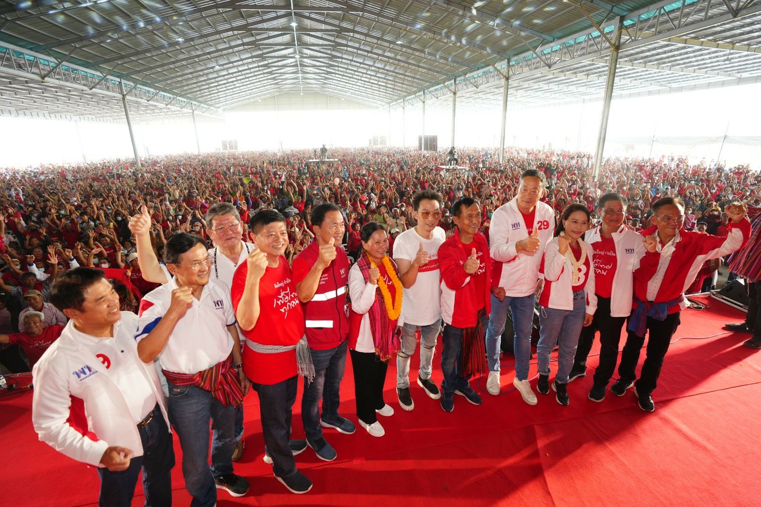 ชาวอุทุมพรแห่ฟัง“พท.”ปราศรัยใหญ่  “เศรษฐา” ลั่น ไม่มีเกี้ยเซียะเรื่องกัญชากับ “ภท.”แน่นอน