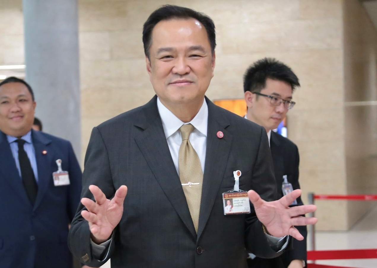 "อนุทิน" เข้าสภา ปัดตอบปมรายชื่อ ครม. ทูลเกล้าฯ แล้วหรือไม่