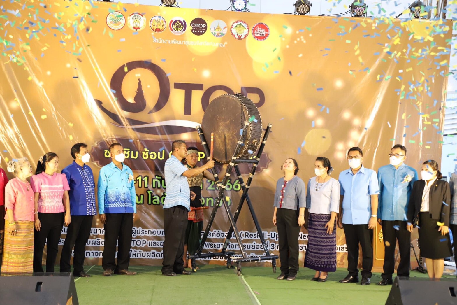 พช. อ่างทอง จัดงาน “ชิม ชม ช้อป OTOP เจ้าพระยา”  ขับเคลื่อนการพัฒนาเศษฐกิจฐานราก 