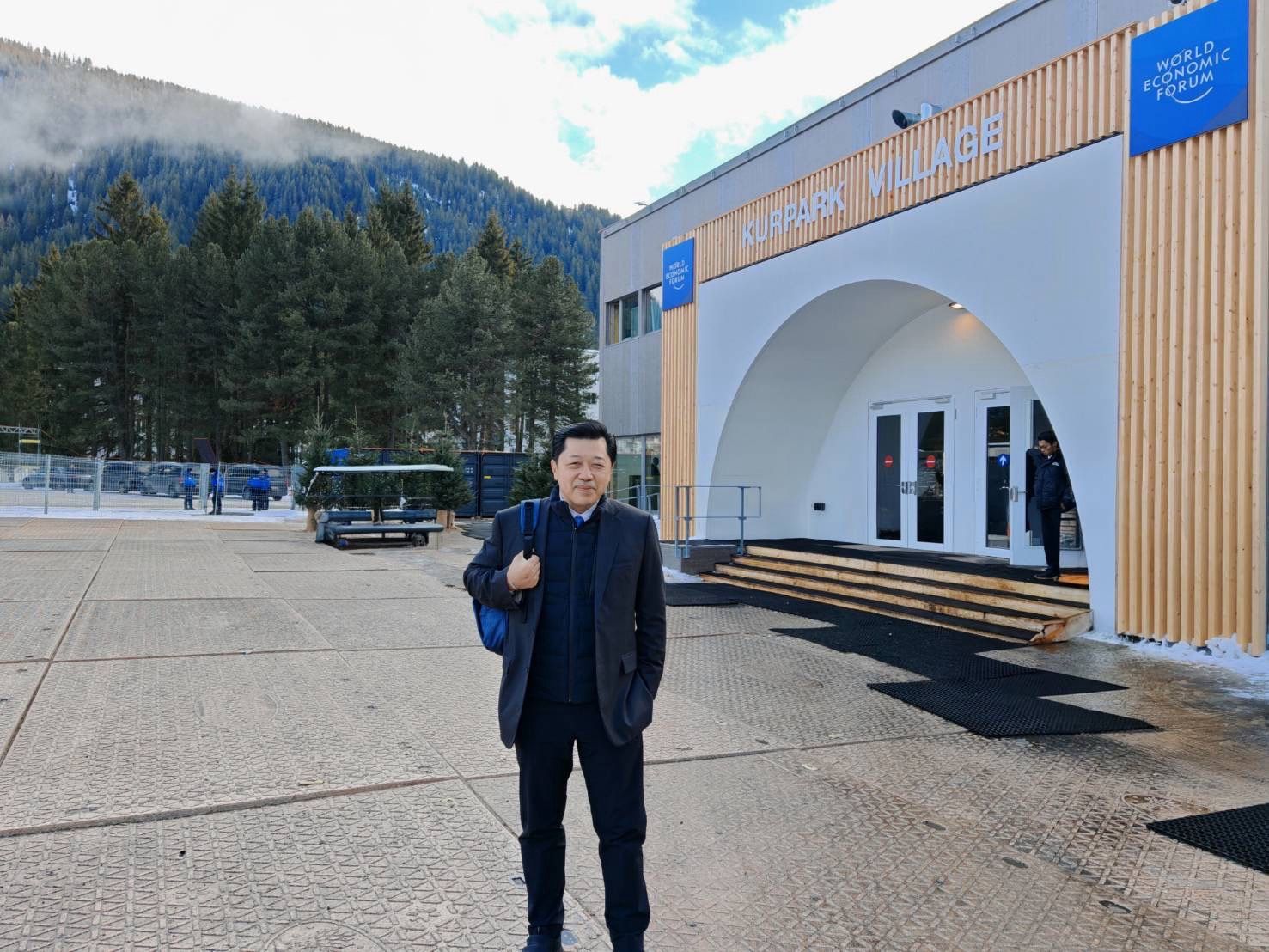 "ซีอีโอ ซีพี" ร่วมเวทีการประชุม World Economic Forum 2025 สะท้อนวิสัยทัศน์ระดับโลก ขับเคลื่อน AI และพลังงานสะอาดเพื่อเศรษฐกิจแห่งอนาคต