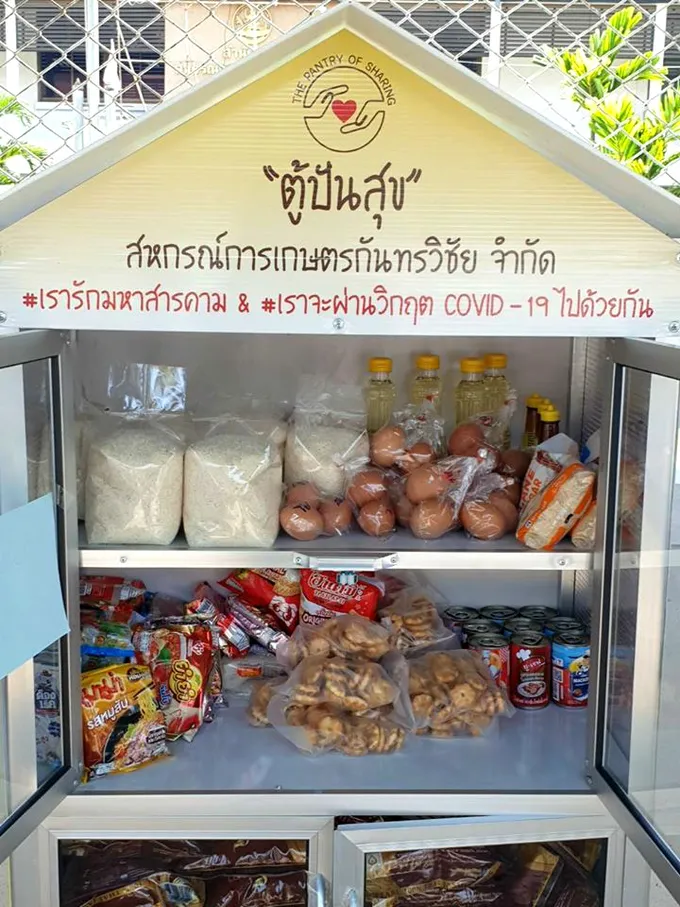 ขบวนการสหกรณ์มหาสารคาม เปิด “ตู้ปันสุข” จัดหาอาหารเครื่องอุปโภคบริโภคแบ่งปันคนในชุมชน สู้วิกฤติโควิด-19