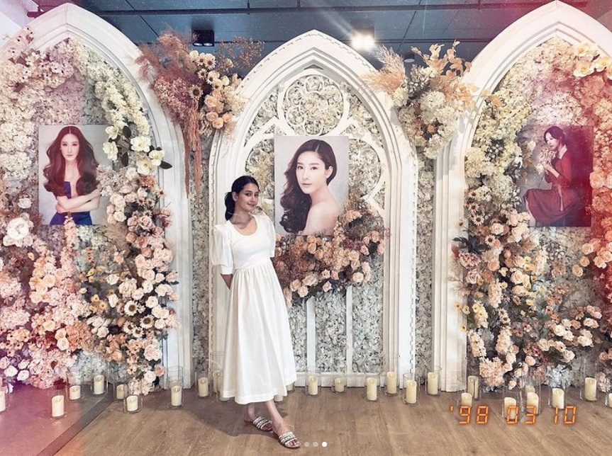 'โม อมีนา' เปิดภาพบรรยากาศงานพิธีไว้อาลัย "แตงโม" สวยงามราวกับสรวงสรรค์!  