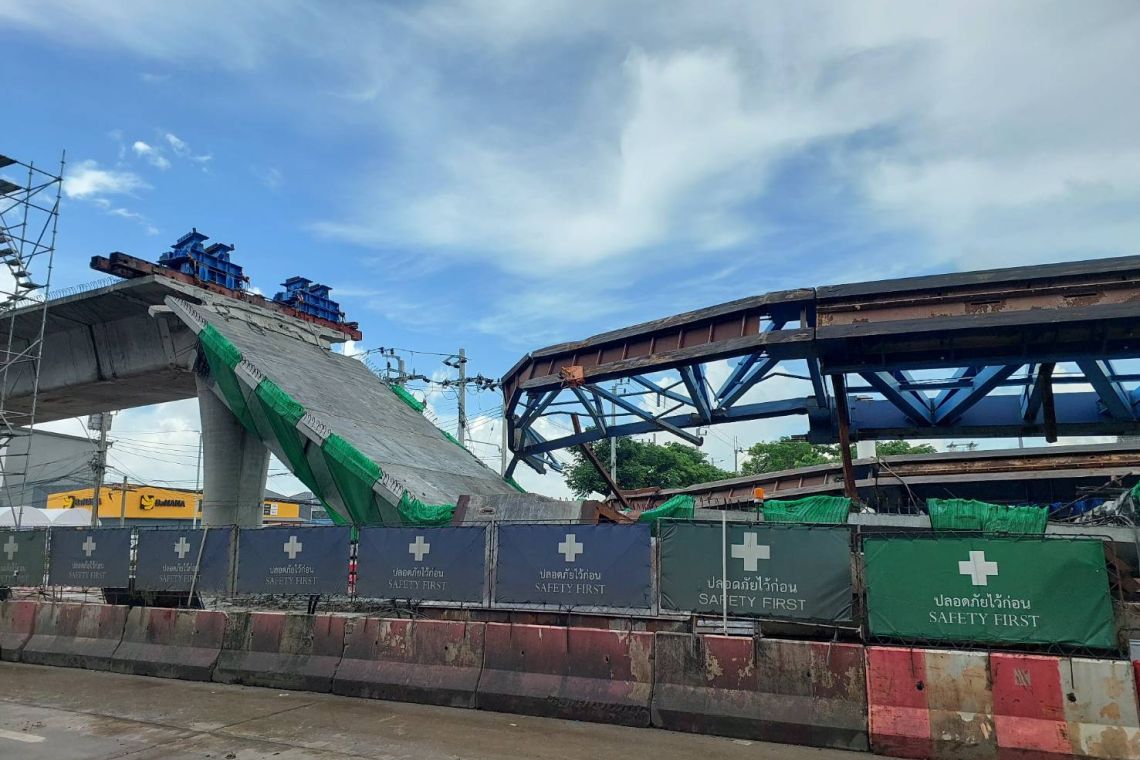 ทรงรับคนเจ็บคานสะพานถล่มไว้ในพระบรมราชานุเคราะห์      