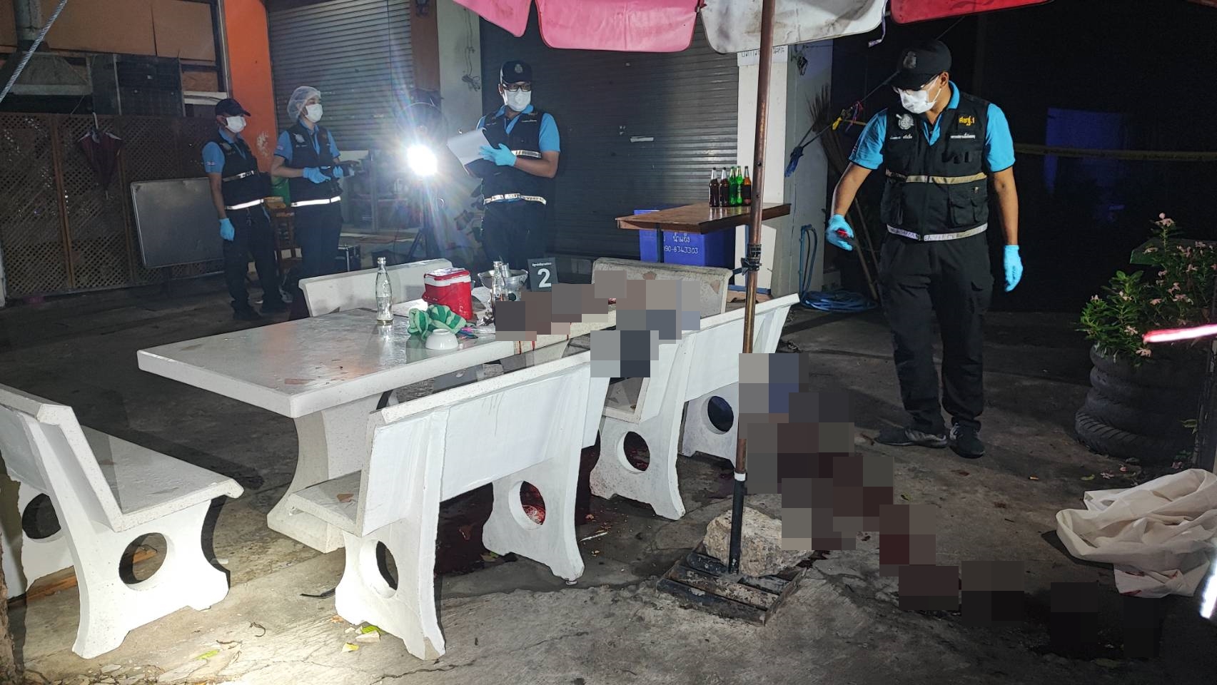 ปทุมธานี หนุ่มเลี้ยงไก่ชน ถูกคนร้ายยิงเสียชีวิตคาโต๊ะกินข้าว