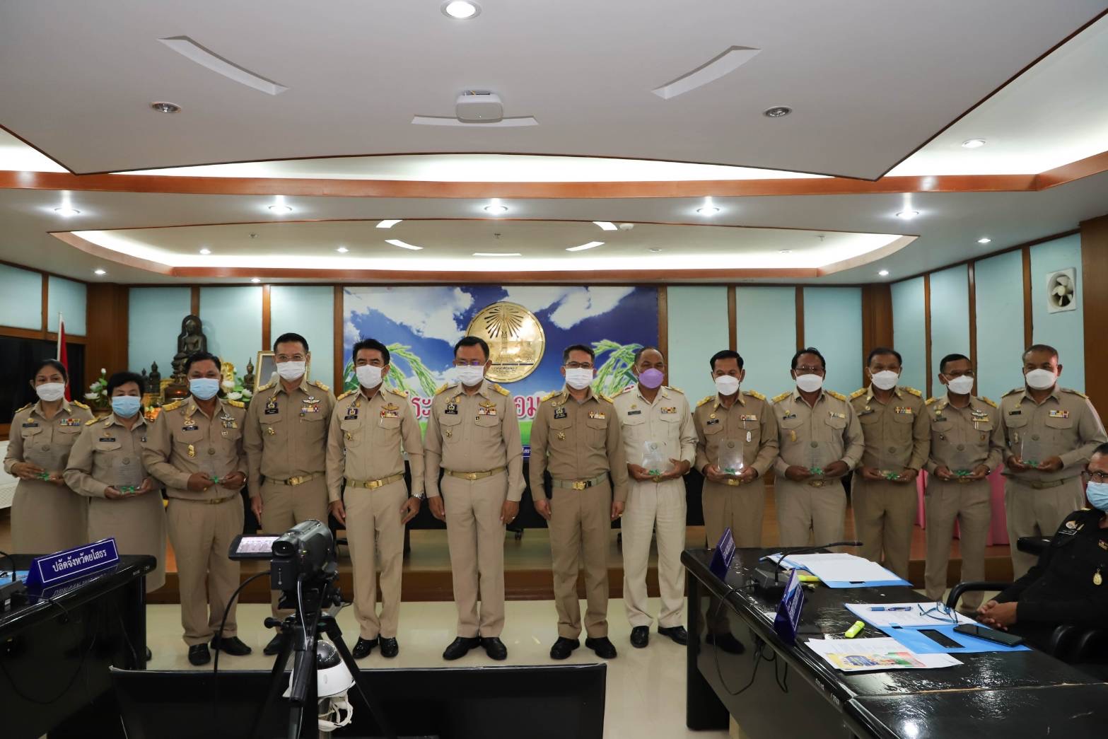 ท้องถิ่นยโสธร มอบโล่ 1 อำเภอ 1 ศูนย์พัฒนาเด็กเล็กต้นแบบปี 65